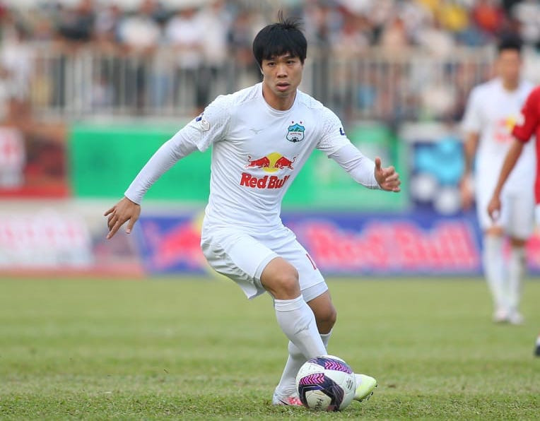 Họ ghi liền hai bàn thắng chỉ trong 5 phút ở phần cuối trận đấu để giành vế chiến thắng thuyết phục trên sân nhà. (Ảnh: PV/Vietnam+)