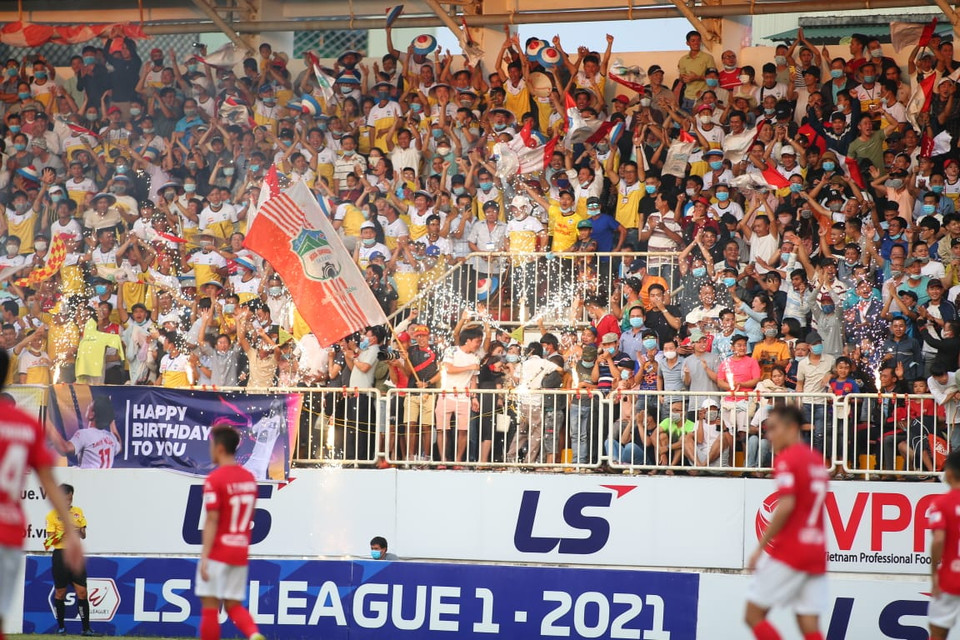 Đội bóng phố núi đang khiến người hâm mộ vui mừng trở lại sau nhiều năm với màn lột xác ấn tượng, không còn chỉ 'đá cho vui.' Chỉ trong ít ngày, họ đã thắng đậm 3-0 trước nhà đương kim vô địch Viettel và 'nhà giàu' CLB TP.HCM. (Ảnh: PV/Vietnam+)