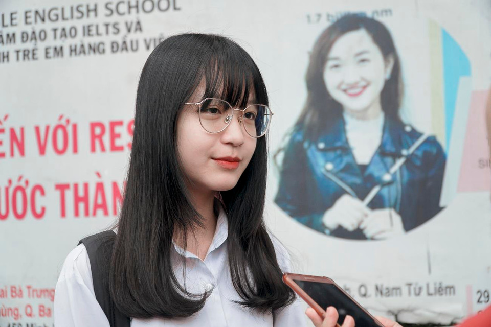 Chia sẻ với phóng viên, Nguyễn Ngọc Linh, học sinh THCS Trưng Vương (Hà Nội) cho biết, em đã có sự chuẩn bị từ lâu cho kỳ thi và khá tự tin sẽ làm bài tốt. (Ảnh: Minh Hiếu/Vietnam+)