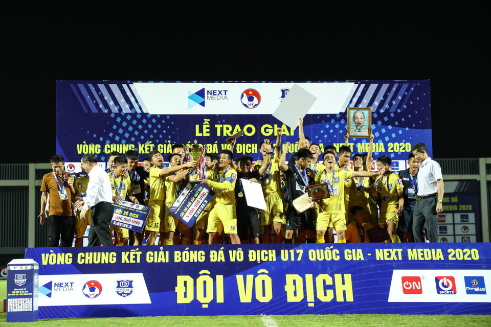 Thắng U17 Nutifood, U17 Sông Lam Nghệ An có lần thứ 8 vô địch U17 Quốc gia. Đội bóng này đã phải chờ đợi 8 năm để có thêm lần lên ngôi này. (Ảnh: Kim Chi/Vietnam+)