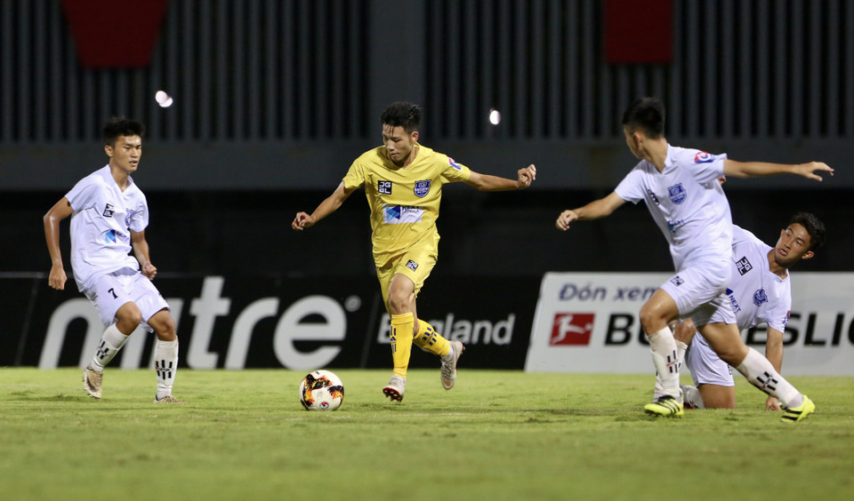 U17 Nutifood đối đầu U17 Sông Lam Nghệ An ở trận chung kết U17 Quốc gia-Next Media 2020 chiều 27/9, sau khi cả hai lần lượt vượt qua U17 Hoàng Anh Gia Lai và U17 PVF ở bán kết. (Ảnh: Huệ Thu/Vietnam+)