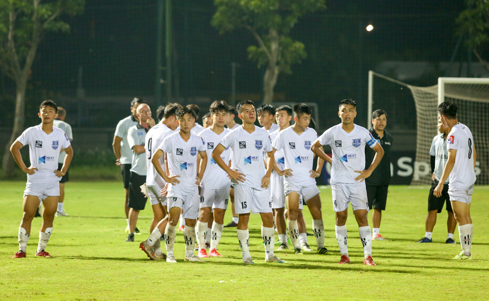 Còn ở phía ngược lại, U17 Nutifood về nhì nhưng xứng đáng được khen ngợi khi chơi tốt trong lần đầu tham dự U17 Quốc gia-Next Media 2020. Đội bóng này đã bất bại trước khi vào chung kết. (Ảnh: Huệ Thu/Vietnam+)