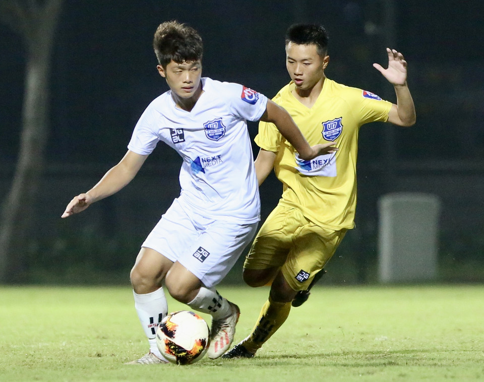 Hai đội này đã từng gặp nhau ở vòng bảng và chiến thắng 4-2 nghiêng về U17 Nutifood. Tuy nhiên, trận chung kết lại không diễn ra với kịch bản tương tự. (Ảnh: Huệ Thu/Vietnam+)