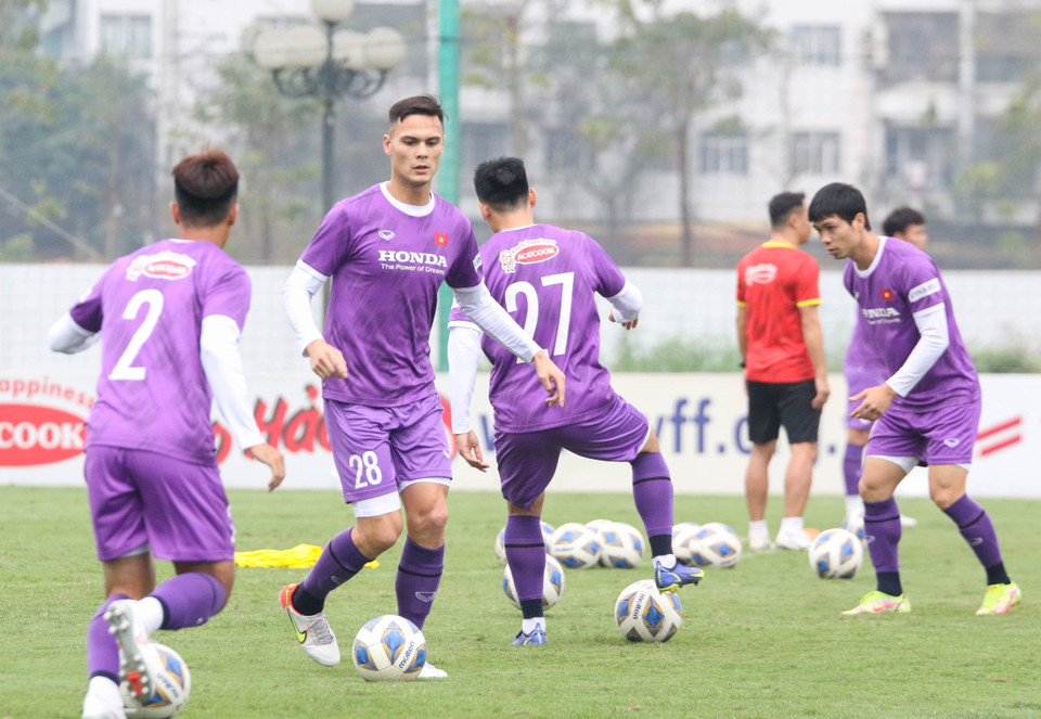 Đội tuyển cũng chưa có đầy đủ quân số trong buổi tập chiều nay vì một số cầu thủ thuộc biên chế câu lạc bộ Hà Nội lên tuyển muộn do phải đá trận đấu bù tại V-League 2022. (Ảnh: VFF)