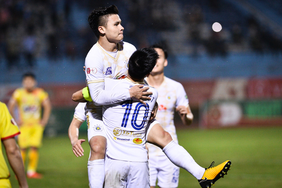 Pha bóng diễn ra ở phút 82 khi Quang Hải tung chân sút nối sau đường chuyền từ chấm phạt góc của đội trưởng Văn Quyết. (Ảnh: PV/Vietnam+)