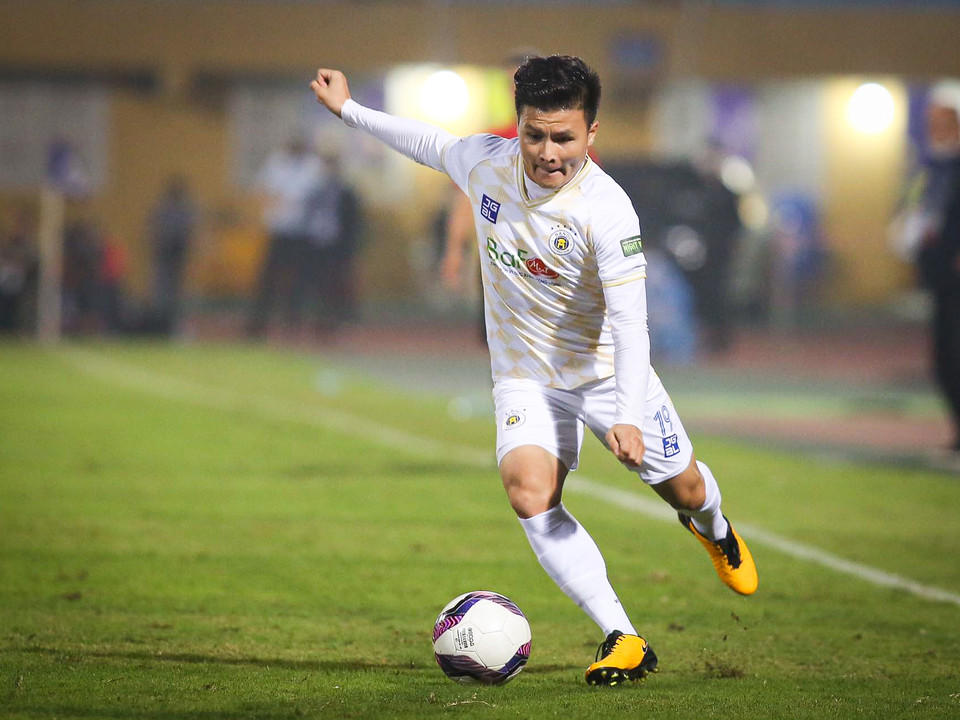 Tiền vệ số 19 vừa bình phục chấn thương lưng và chỉ vào sân trong hiệp hai trước Thanh Hóa, song chỉ cần ít phút để tỏa sáng bằng cú sút hiểm hóc. (Ảnh: PV/Vietnam+)