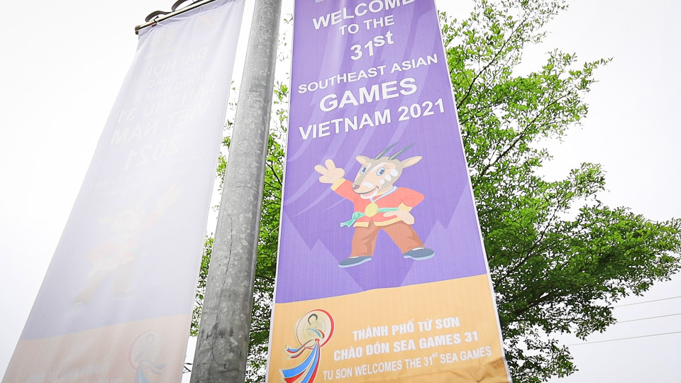 Còn lại, môn quần vợt được tổ chức tại Cụm sân quần vợt thuộc khu đô thị - dịch vụ công nghiệp Hanaka tại thành phố Từ Sơn. Tại đây, cụm sân thi đấu có mái che và 6 sân quần vợt ngoài trời hiện nay đã sắp hoàn thành để sẵn sàng tổ chức giải chính thức. (Ảnh: PV/Vietnam+)