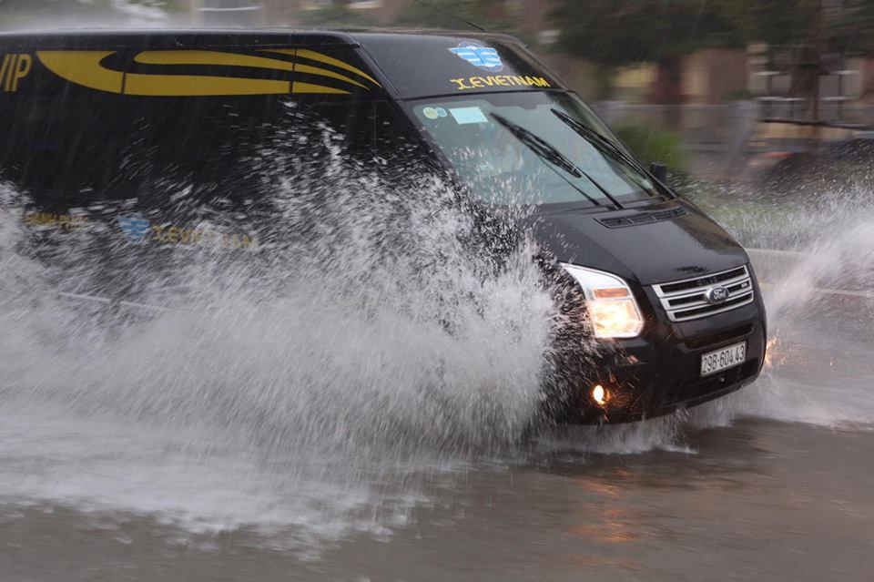 Các tuyến phố Trần Thái Tông, Duy Tân đã bị ngập nặng. (Nguồn: Sơn Bách/Vietnam+)