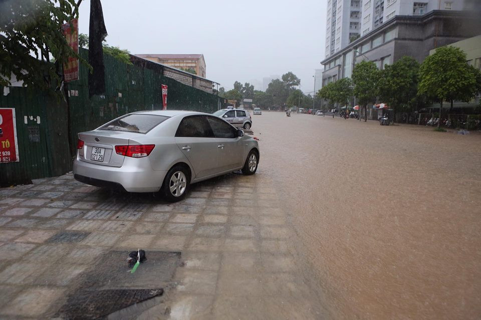 Các tuyến phố đã bị ngập nặng. (Nguồn: Sơn Bách/Vietnam+)