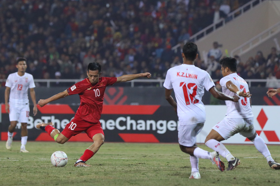 Những phút sau đó, lần lượt Văn Quyết, Tuấn Hải và Văn Thanh sở hữu cơ hội nhưng không ghi thêm bàn thắng. (Ảnh: PV/Vietnam+)