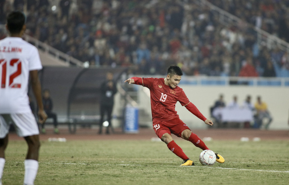 Khép lại hiệp một, đội tuyển Việt Nam gần như cầm chắc chiến thắng và ngôi đầu bảng để tiến vào bán kết, đúng như những lời tuyên bố đầy tự tin của huấn luyện viên Park Hang-seo trước trận đấu. (Ảnh: PV/Vietnam+)