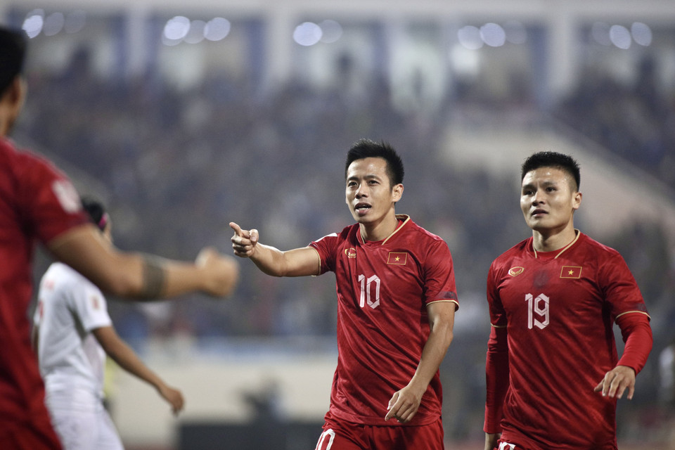Chiến thắng đầu tiên trong năm 2023 trong khuôn khổ lượt trận cuối cùng vòng bảng AFF Cup 2022 giúp đoàn quân áo đỏ sao vàng tiến vào bán kết với ngôi đầu nhất bảng. (Ảnh: PV/Vietnam+)