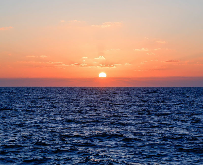 Hoàng hôn tuyệt đẹp ngắm từ đảo Cồn Cỏ. (Ảnh: Vietnam+)