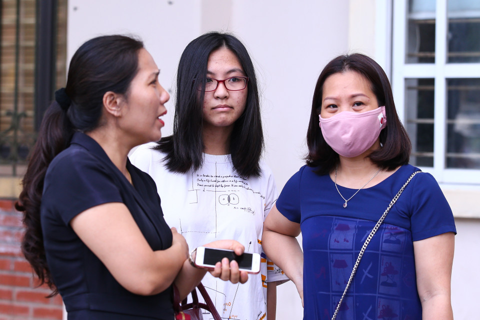 Tỷ lệ "chọi" vào trường trung học phổ thông chuyên thuộc các đại học ở Hà Nội ở mức cao khiến nhiều phụ huynh lo lắng.