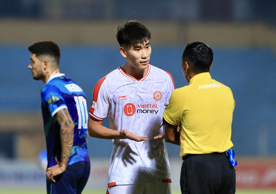 Còn lại, Viettel đứng thứ tư với 35 điểm. Ở vòng đấu tới, đội bóng này sẽ gặp chính đội đầu bảng Hà Nội FC trên sân Hàng Đẫy. (Ảnh: PV/Vietnam+)