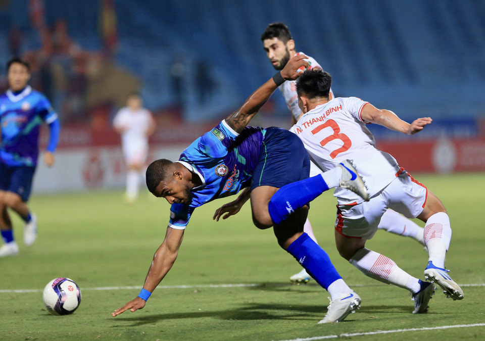 Tuy nhiên, cả hai đội đã không thể tận dụng được cơ hội giành 3 điểm trước đối thủ trực tiếp sau khi chủ động thi đấu chắc chắn và thận trọng. (Ảnh: PV/Vietnam+)