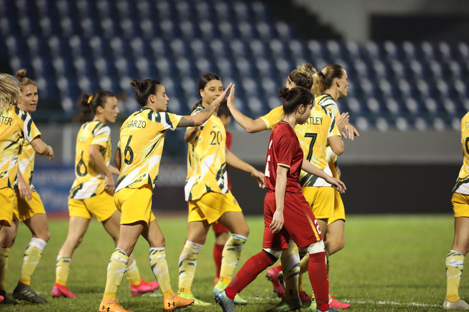 Tuyển nữ Australia tấn công áp đảo, có bàn thắng sớm ở ngay phút 16 nhờ công của tiền đạo Sam Kerr. Đây là nữ cầu thủ cũng đã tỏa sáng ở trận lượt đi. (Ảnh: Vietnam+)