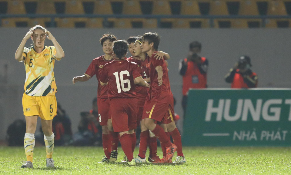 Bàn thắng đẹp mắt giúp tuyển Việt Nam hưng phấn và chơi chủ động hơn trước đối phương ở những phút sau đó. (Ảnh: Vietnam+)