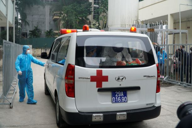 Bệnh nhi sau khi ra viện sẽ được đưa về địa phương và sẽ tiếp tục được các y, bác sỹ tại địa phương theo dõi sức khoẻ cho cháu bé. (Ảnh: Minh Hiếu/Vietnam+)