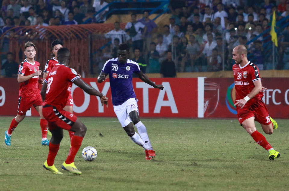 Với lợi thế dẫn trước 1-0 sau lượt đi, Hà Nội FC nhập cuộc chủ động hơn so với Bình Dương khi hai đội tái ngộ ở trận lượt về. (Ảnh: Nguyên An)