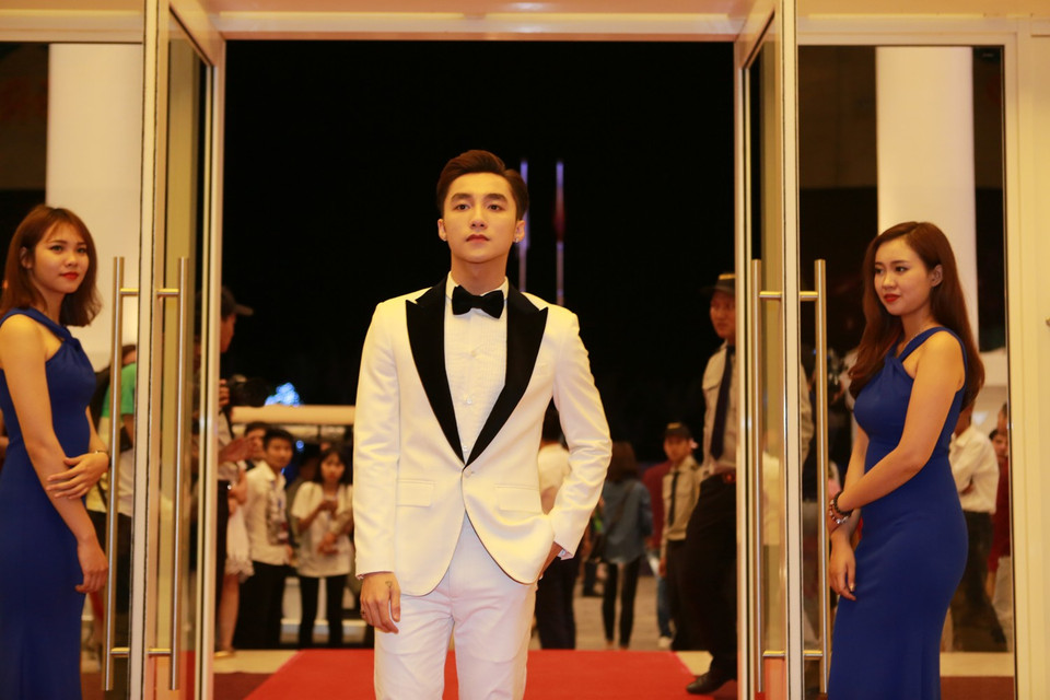 Sơn Tùng M-TP bảnh bao ở thảm đỏ... (Ảnh: BTC)