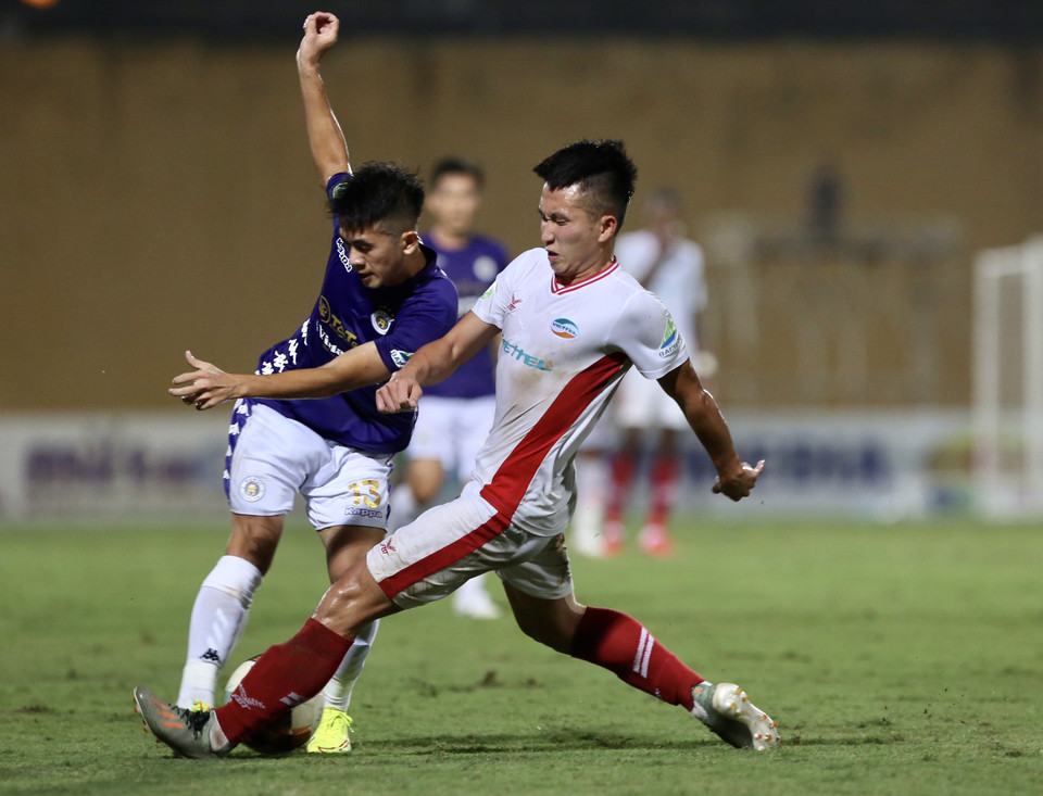Tuy nhiên, Viettel không thụ động phòng ngự mà phản công bài bản với Hoàng Đức làm ngòi nổ và hai tiền đạo ngoại binh. (Ảnh: Hiển Nguyễn/Vietnam+)