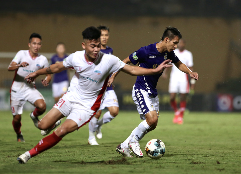 Thế nhưng chính Viettel lại không giữ được thế trận tốt sau khi dẫn trước. Hà Nội FC gây sức ép lớn sau đó và sớm gỡ hòa. (Ảnh: Hiển Nguyễn/Vietnam+)