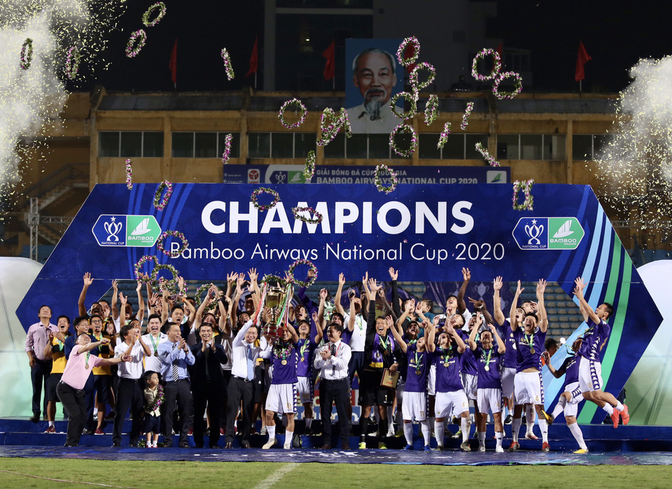 Hà Nội FC đánh bại 2-1 Viettel ở trận chung kết để một lần nữa vô địch cúp Quốc gia. Họ là đội đầu tiên lên ngôi hai năm liên tiếp sau 16 năm trong lịch sử giải đấu này. (Ảnh: Hiển Nguyễn/Vietnam+)