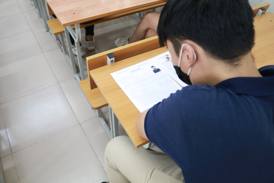 Trong ngày 9/8, thí sinh dự thi môn Ngữ Văn với thời gian làm bài 120 phút trong buổi sáng, sau đó tiếp tục thực hiện bài thi môn Toán ở buổi chiều trong thời gian 90 phút. (Ảnh: Nguyên An/Vietnam+)