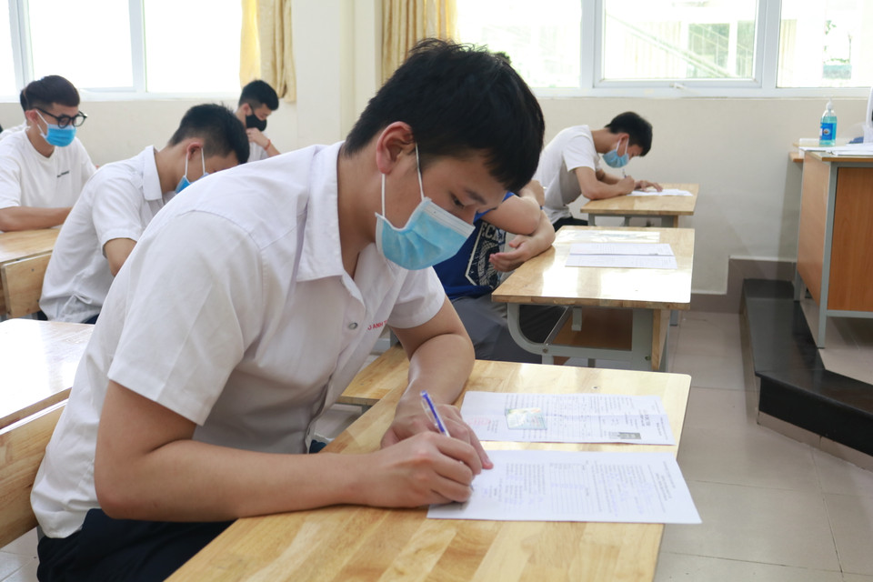 May mắn, trong sáng buổi thi sáng 9/8, điểm thi trường THCS Phú Diễn không ghi nhận trường hợp bất thường nào. (Ảnh: Nguyên An/Vietnam+)