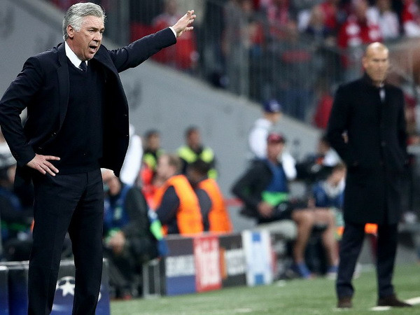 Zidane đã tận dụng những khoảnh khắc làm nên tính quyết định của trận đấu hay hơn người thày cũ Ancelotti.(Ảnh: Nguồn Fcb.de) 