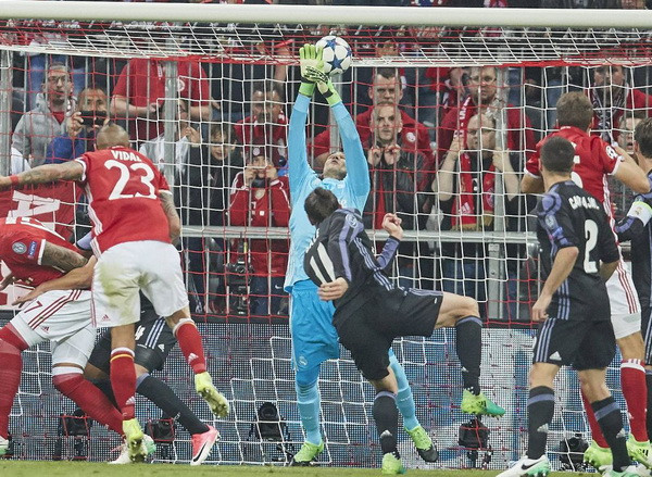 Vidal cũng là người đã bỏ lỡ bàn nhân đôi cách biệt cho Bayern trên chấm penalty vào phút cuối của hiệp 1 (Ảnh: Nguồn Fcb.de) 