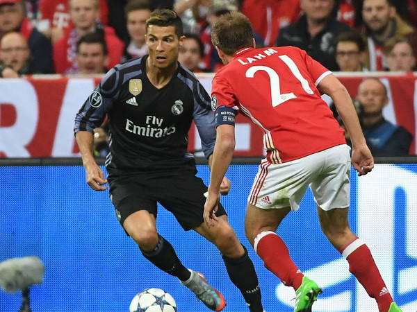 Cristiano Ronaldo trở thành cầu thủ đầu tiên cán mốc 100 bàn thắng tại cúp châu Âu. (Ảnh: Nguồn Fcb.de) 