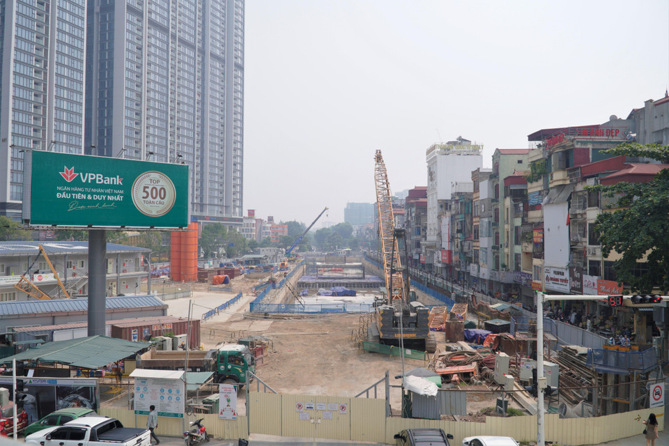 Nhiều công trình xây dựng mọc lên cũng được cho là nguyên nhân khiến chất lượng không khí giảm sút. (Ảnh: Minh Hiếu/Vietnam+)