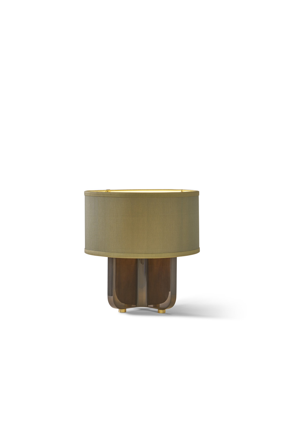 Kỹ thuật cơ khí kết hợp kim loại với sơn mài cũng được thể hiện rất độc đáo trong tác phẩm đèn Sunny, nhằm đáp ứng một ý tưởng táo bạo của nhà thiết kế. (Ảnh: Vietnam+)