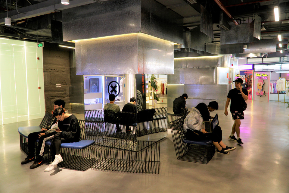 Thiết kế của The New Playground tại Hà Nội cũng tương đồng với địa điểm tại Thành phố Hồ Chí Minh. Điểm khác biệt duy nhất đó là địa điểm được đặt ở... trên tầng 7 của tòa tháp B Vincom Bà Triệu. (Ảnh: Minh Hiếu/Vietnam+)