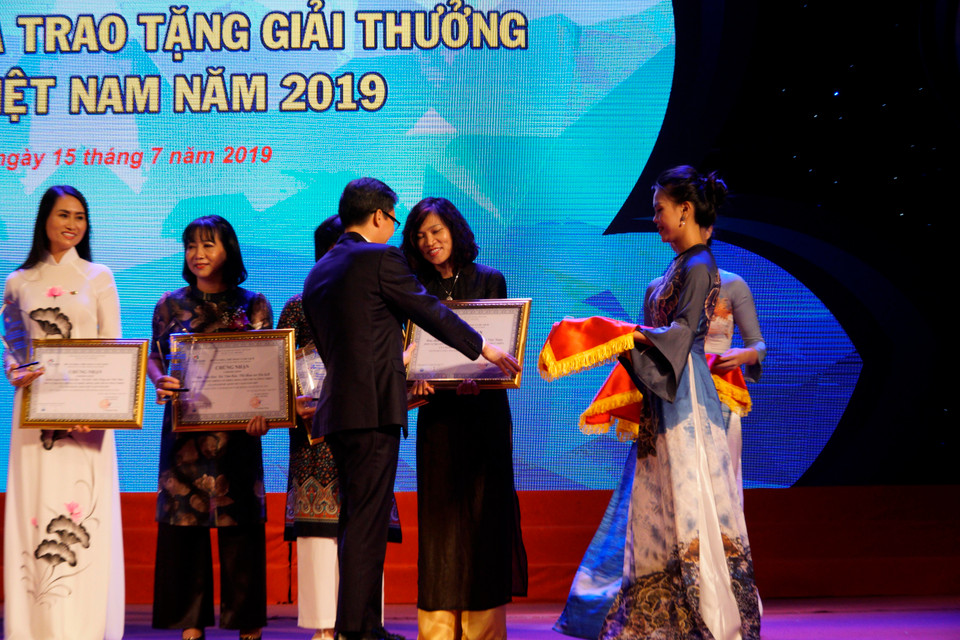 Báo Điện tử VietnamPlus (TTXVN) được vinh danh là một trong những đơn vị truyền thông có đóng góp tích cực nhất vào nền Du lịch nước nhà. (Ảnh: Minh Hiếu/Vietnam+)