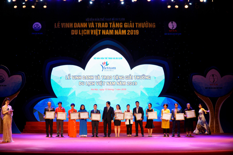 Theo Quy chế tổ chức, đối tượng được xét tặng giải thưởng bao gồm các loại hình dịch vụ du lịch: lữ hành, khách sạn, doanh nghiệp vận tải,nhà hàng ăn uống phục vụ khách du lịch, khu du lịch và khu vui chơi giải trí, sân golf, doanh nghiệp kinh doanh du lịch có đóng góp lớn cho sự phát triển của du lịch Việt Nam. (Ảnh: Minh Hiếu/Vietnam+)
