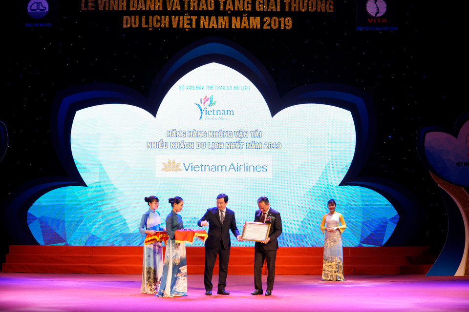 Vietnam Airlines được vinh danh với Hạng mục Hãng Hàng không vận tải nhiều khách du lịch nhất năm 2019. (Ảnh: Minh Hiếu/Vietnam+)