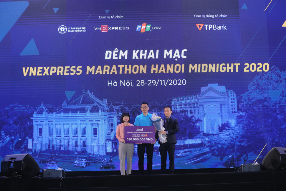 VnExpres Marathon Midnight 2020 đo Báo điện tử VnExpress phối hợp với Ủy ban Nhân dân Thành phố Hà Nội cùng đơn vị Ngân hàng Thương mại Cổ phần Tiên Phong (TPBank) tổ chức. (Ảnh: PV/Vietnam+)
