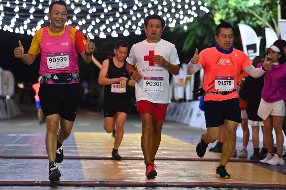 Nguyên Phó Chủ tịch Ủy ban Nhân dân Quận 1 của Thành phố Hồ Chí Minh, ông Đoàn Ngọc Hải cũng tham gia giải chạy đêm tại Hà Nội. Ông được biết đến là người đam mê chạy, hiếm khi bỏ lỡ những giải chạy lớn trên cả nước. (Ảnh: PV/Vietnam+)