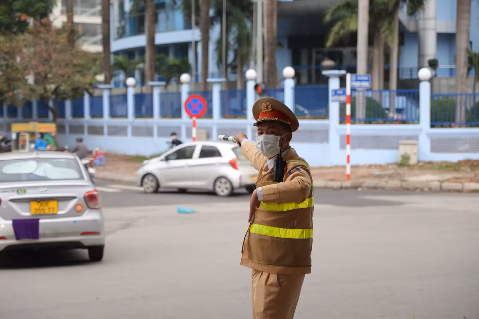 Các phương tiện từ các tỉnh Hòa Bình, Sơn La đến nút giao Quốc lộ 21A–Đại lộ Thăng Long, rẽ trái theo hướng tuyến quy định tại điểm 2, đi các tỉnh Phú Thọ, Vĩnh Phúc, Tuyên Quang, Yên Bái, Lào Cai... (Ảnh: PV/Vietnam+)