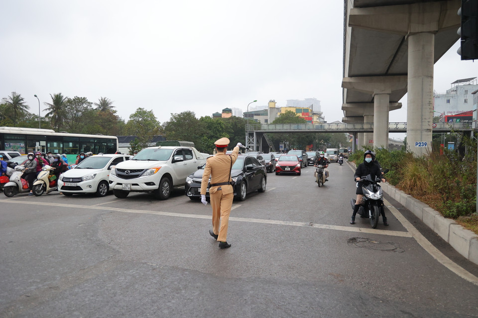 Năm nay, người dân chủ động lựa chọn các phương tiện cá nhân để di chuyển, vì vậy nên số lượng phương tiện công cộng như xe khách, xe buýt giảm nhiều so với mọi năm. (Ảnh: PV/Vietnam+)