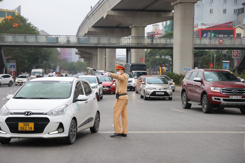 Theo đánh giá của lực lượng chức năng, năm nay do ảnh hưởng của dịch bệnh nên lưu lượng phương tiện tham gia giao thông đã giảm đáng kể so với những năm trước. (Ảnh: PV/Vietnam+)
