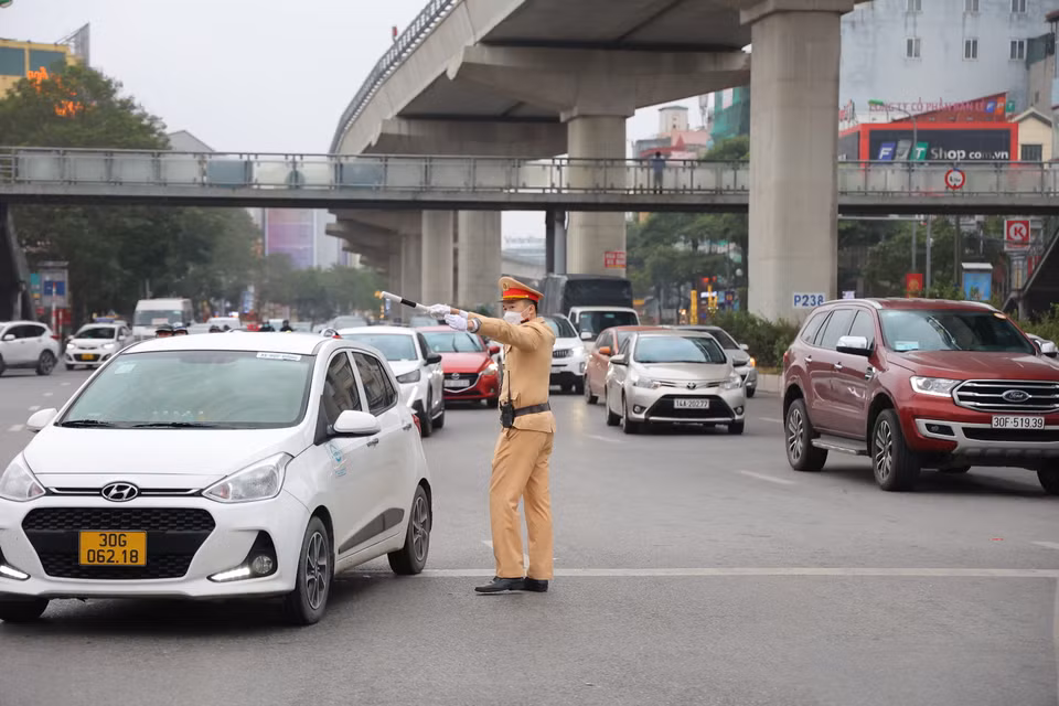 Theo đánh giá của lực lượng chức năng, năm nay do ảnh hưởng của dịch bệnh nên lưu lượng phương tiện tham gia giao thông đã giảm đáng kể so với những năm trước. (Ảnh: PV/Vietnam+)