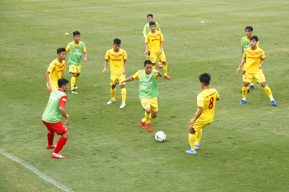 Điểm mạnh của cầu thủ trẻ là sự tự tin. Bất cứ ai được triệu tập đều muốn gây ấn tượng mạnh với huấn luyện trưởng nên thể hiện sự nghiêm túc rất cao. (Ảnh: Phương Linh/Vietnam+) 