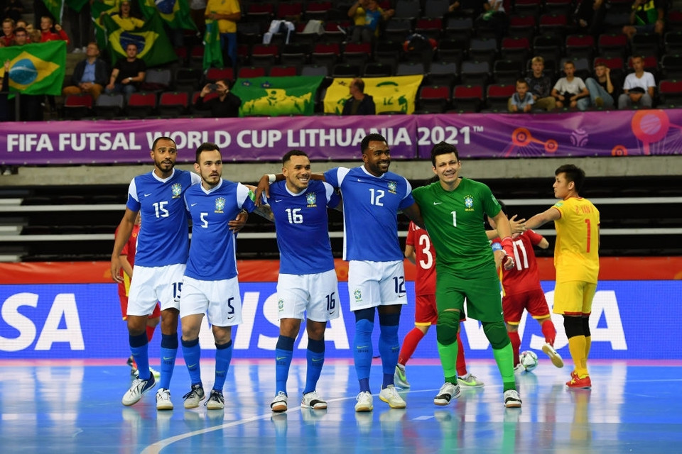 Ứng cử viên vô địch FIFA Futsal World Cup 2021 dễ dàng áp đảo và 9 lần ghi bàn vào lưới thủ môn Hồ Văn Ý. (Ảnh: Getty Images)