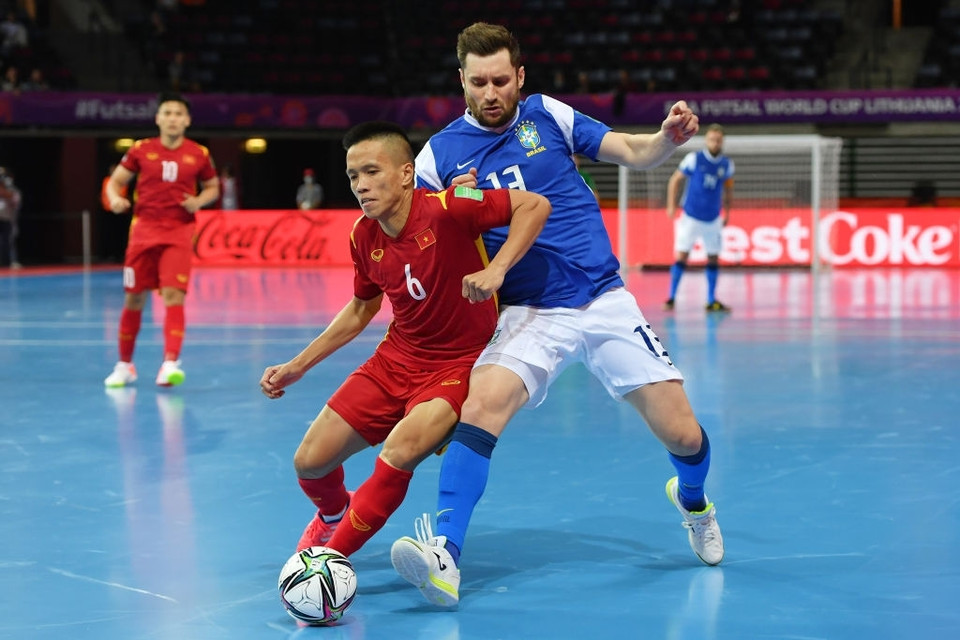 Bởi vì, trước đối thủ từng 5 lần vô địch Futsal World Cup, đội tuyển futsal Việt Nam không tránh được thất bại, thậm chí với tỷ số đậm 1-9. (Ảnh: Getty Images)