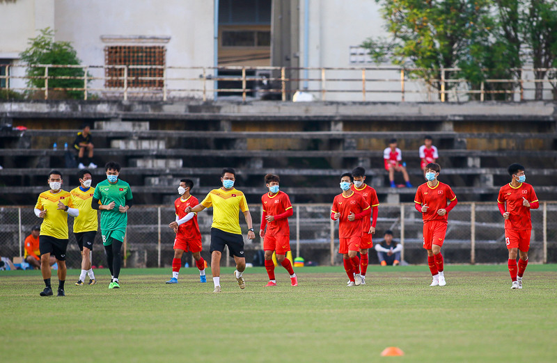 Ở buổi tập vào chiều 23/2, đội tuyển U23 Việt Nam chỉ còn 10 cầu thủ có thể tập luyện để chuẩn bị cho trận bán kết gặp U23 Timor Leste diễn ra vào tối nay (24/2). (Ảnh: VFF)