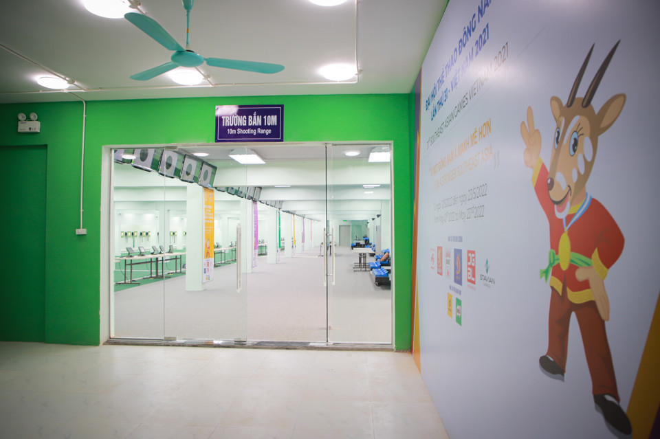 Trường bắn 10m được cải tạo với hệ thống dàn đèn, sàn và ghế ngồi mới. (Ảnh: Hiển Nguyễn/Vietnam+)